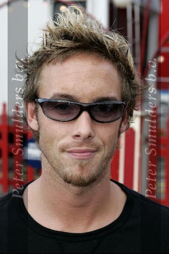 Amsterdam 3 augustus 2004
Charly Luske met zonnebril bij premiere circus Renz