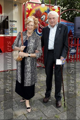 Amsterdam 3 augustus 2004
Ellen Vogel met man bij premiere circus Renz
