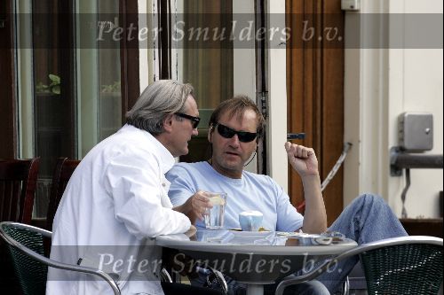 Amsterdam 28 augustus 2004
Erik de Vlieger op terras op Cornelis Schuytstraat