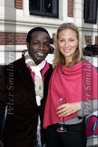 Amsterdam 25 augustus 2004
Presentatie nieuwe blad Zuid .
Regilio Tuur en Fabienne de Vries