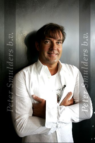 Loosdrecht 31 augustus 2004
Persconferentie Gerard Joling bij Restaurant Zin.
Gerard Joling Caroline Tensen en Irene Moors