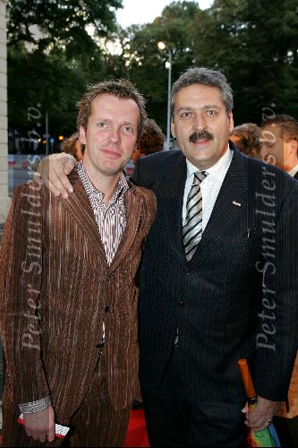 Den Haag 30 augustus 2004
Premiere Passion in schouwburg Den Haag.
Henk Krol met vriend