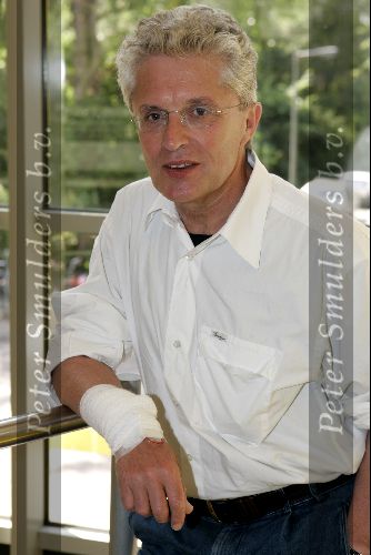 Amsterdam 1 augustus 2004
Presentatie  musical Crazy for You.
Jacques d Ancona met arm in verband