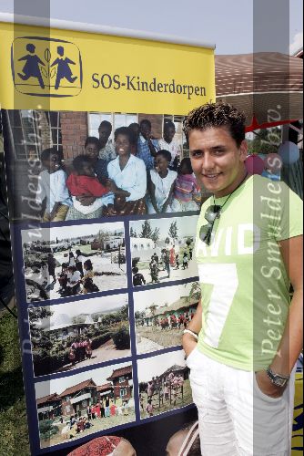 Bennekom 6 augustus 2004
Jan Smit bij SOS kinderdorpen.