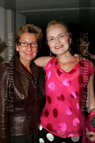 Den Haag 30 augustus 2004
Premiere Passion in schouwburg Den Haag.
Janine v d Ende  en Monica v d Meyden