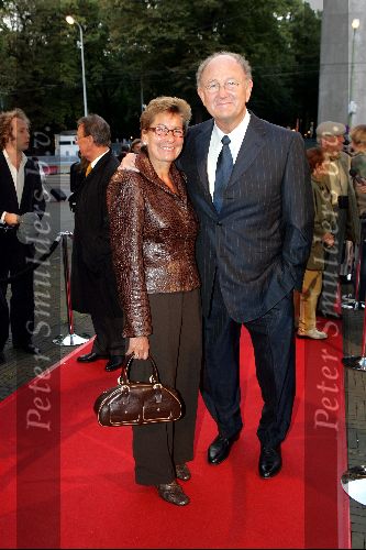 Den Haag 30 augustus 2004
Premiere Passion in schouwburg Den Haag.
Joop v d Ende met Janine v d Ende