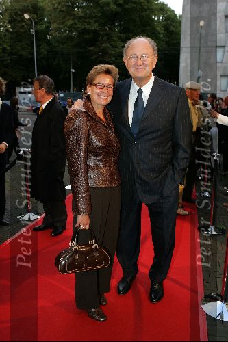 Den Haag 30 augustus 2004
Premiere Passion in schouwburg Den Haag.
Joop v d Ende met Janine v d Ende