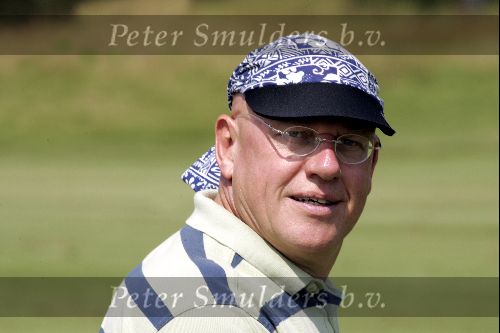 Eemnes 1 augustus 2004
Golfen voor een goed doel op  golfclub de Goyer.
Karel v d Graaf met pet