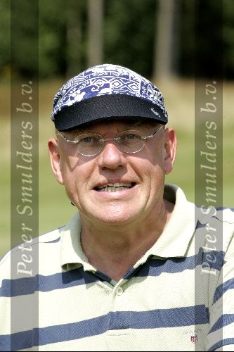 Eemnes 1 augustus 2004
Golfen voor een goed doel op  golfclub de Goyer.
Karel v d Graaf met pet