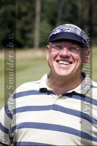 Eemnes 1 augustus 2004
Golfen voor een goed doel op  golfclub de Goyer.
Karel v d Graaf met pet