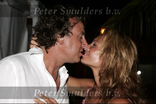 Curacao 13 augustus 2004
Marco Borsato optreden op Mambo Beach.  
Marco kussend met Leontine Borsato