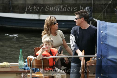 Amsterdam 1 augustus 2004
Martijn Krabbe met Amanda (zwanger) en Bikkel op sloep varen  in de grachten van Amsterdam