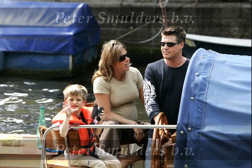 Amsterdam 1 augustus 2004
Martijn Krabbe met Amanda (zwanger) en Bikkel op sloep varen  in de grachten van Amsterdam