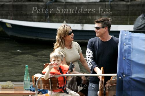 Amsterdam 1 augustus 2004
Martijn Krabbe met Amanda (zwanger) en Bikkel op sloep varen  in de grachten van Amsterdam