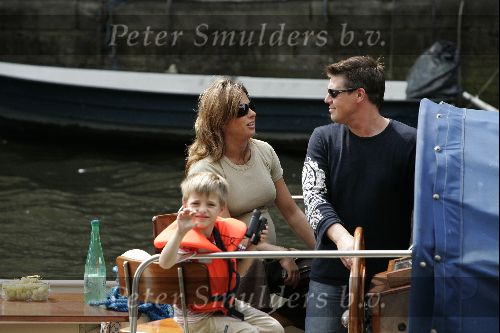 Amsterdam 1 augustus 2004
Martijn Krabbe met Amanda (zwanger) en Bikkel op sloep varen  in de grachten van Amsterdam