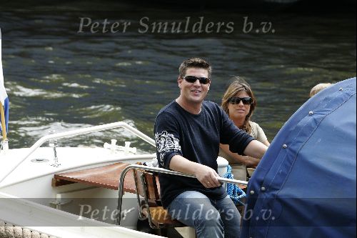 Amsterdam 1 augustus 2004
Martijn Krabbe met Amanda (zwanger) en Bikkel op sloep varen  in de grachten van Amsterdam