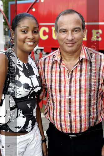 Amsterdam 3 augustus 2004
Maurice de Hond met vrouw bij premiere circus Renz