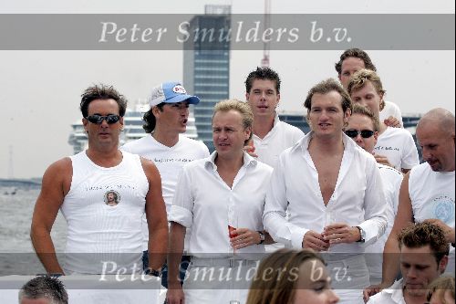 Amsterdam7 augustus 2004
Gay Parade Amsterdam.Gerard Joling Mike de Boer Christian Looman en Bart Ettekoven