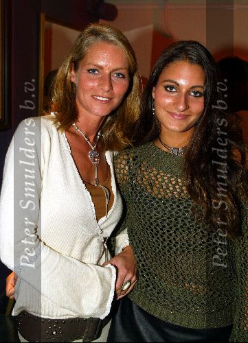 Loosdrecht 31 augustus 2004
Persconferentie Gerard Joling bij Zin in Loosdrecht.
Milika Peterzon samen met dochter