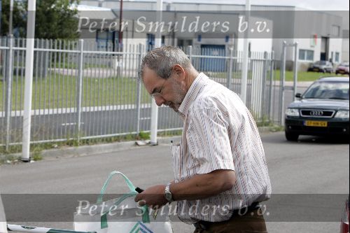 Hoofddorp 28 augustus 2004
Nico Zwinkels boodschappen doen in Mercedes