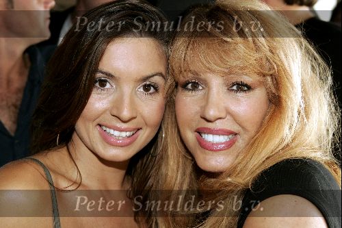 Bloemendaal 31 augustus 2004
Feestje radio Veronica bij strandtent Vroeger.
Patricia Paay en Rosanna Lima