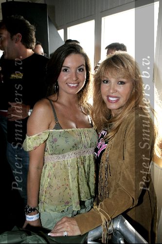 Bloemendaal 31 augustus 2004
Feestje radio Veronica bij strandtent Vroeger.
Patricia Paay en Rosanna Lima