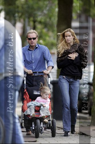 Amsterdam 28 augustus 2004
Paulien Huizinga met Mike Dobbinga op Cornelis Schuytstraat