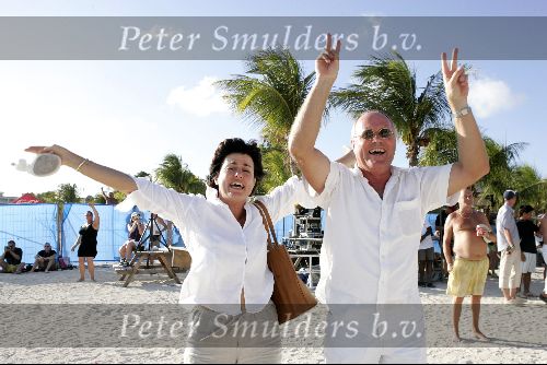 Curacao 13 augustus 2004
Marco Borsato optreden op Mambo Beach.Peter Tuinman met vrouw Inge