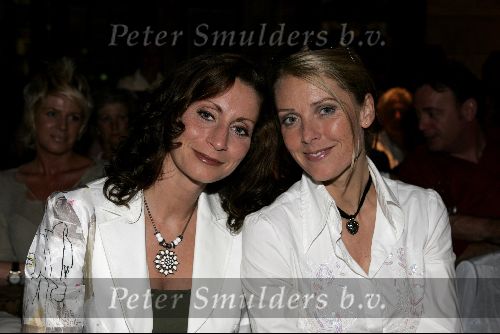Amsterdam 3 augustus 2004
Modeshow Erny v Reijmersdal in  het tropenmuseum.
Pia Douwes en Joke de Kruyf