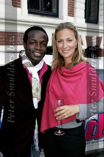 Amsterdam 25 augustus 2004
Presentatie nieuwe blad Zuid .
Regilio Tuur met Fabienne de Vries