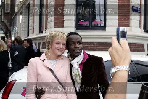 Amsterdam 25 augustus 2004
Presentatie nieuwe blad Zuid .
Regilio Tuur met fan