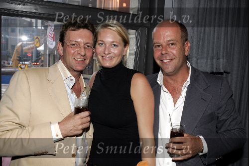 Amsterdam 25 augustus 2004
Presentatie nieuwe blad Zuid .
Rene Bloem met vriendin en Sjaak v Vliet