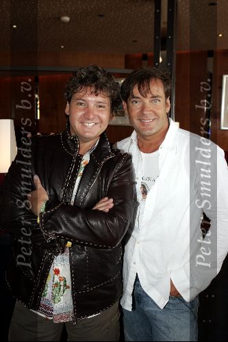 Loosdrecht 31 augustus 2004
Persconferentie Gerard Joling bij Zin in Loosdrecht.
Gerard Joling met Rene Froger
Peter Smulders bv