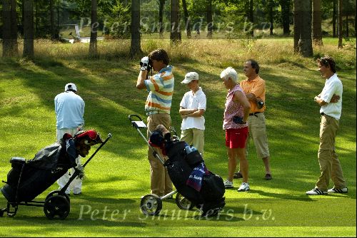 Lage Vuursche 9 Augustus 2004
Robert Jan Derksen met 3 prijswinnaars van TaylorMade
Georganiseerd door Golfers Magazine