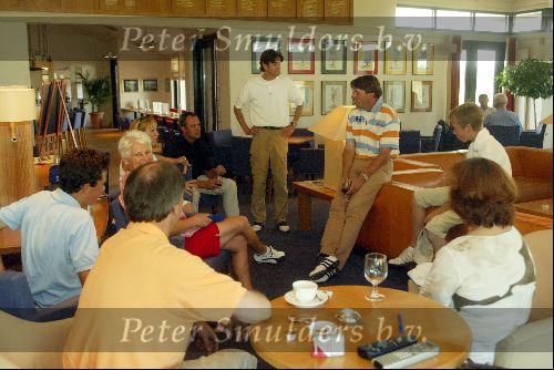 Lage Vuursche 9 Augustus 2004
Robert Jan Derksen met 3 prijswinnaars van TaylorMade
Georganiseerd door Golfers Magazine