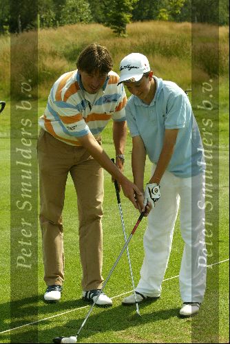 Lage Vuursche 9 Augustus 2004
Robert Jan Derksen met 3 prijswinnaars van TaylorMade
Georganiseerd door Golfers Magazine