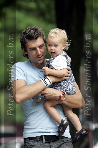 Amsterdam 7 augustus 2004
Ruud de Wild met dochtertje Troy
