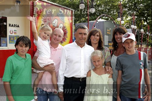 Amsterdam 3 augustus 2004
Premiere circus Renz in Amsterdam.
Sjaak Swart met kinderen en kleinkinderen