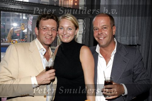 Amsterdam 25 augustus 2004
Presentatie nieuwe blad Zuid .
Rene Bloem met vriendin en Sjaak v Vliet