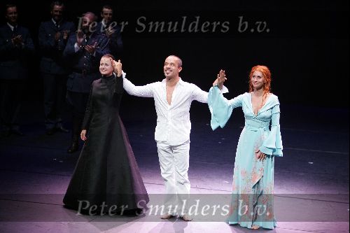 Den Haag 30 augustus 2004
Premiere Passion in schouwburg Den Haag.
Stanley Burlesson   Vera Mann en Pia Douwes  
Peter Smulders bv