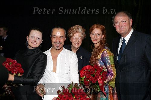 Den Haag 30 augustus 2004
Premiere Passion in schouwburg Den Haag.
Stanley Burlesson   Vera Mann en Pia Douwes   Joop v d Ende en Ellen Vogel