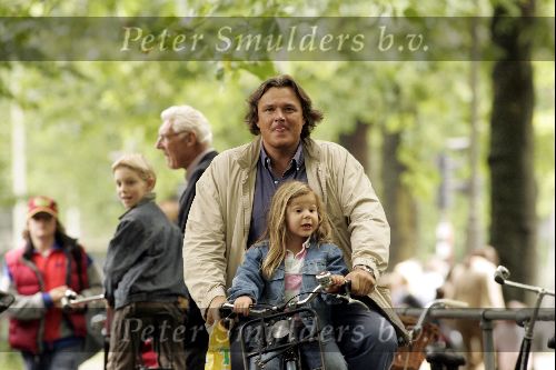 Amsterdam 25 augustus 2004
Steven Beek op fiets met dochter