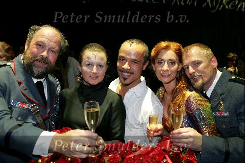 Den Haag 30 augustus 2004
Premiere Passion in schouwburg Den Haag.
Stanley Burlesson   Vera Mann en Pia Douwes   en Bert Simhoffer