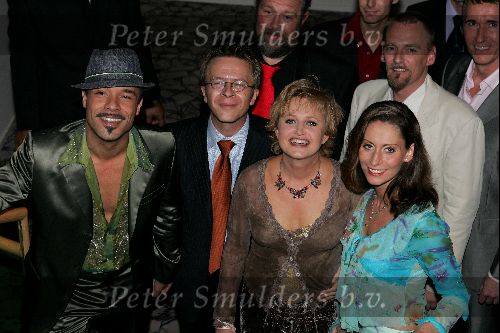 Den Haag 30 augustus 2004
Premiere Passion in schouwburg Den Haag.
Vera Mann en Pia Douwes en Stanley Burlesson en regisseur
