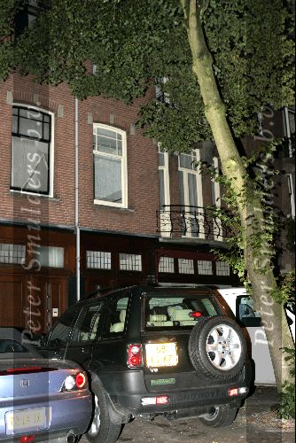 Amsterdam 3augustus 2004
Wendy v Dijk haar auto bij Chris Zegers voor de deur\'snachts