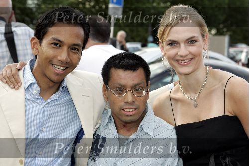 Amsterdam 3 augustus 2004
Premiere circus Renz. Wibi Soerjadi met broer en vriendin