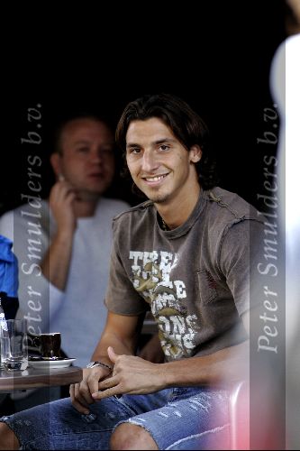 Amsterdam 28 augustus 2004
Zlatan Ibrahimovic op terras op pc Hooftstraat