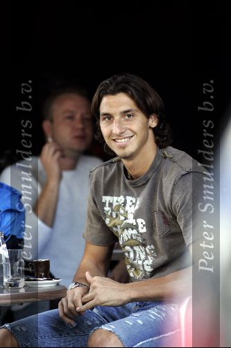 Amsterdam 28 augustus 2004
Zlatan Ibrahimovic op terras op pc Hooftstraat