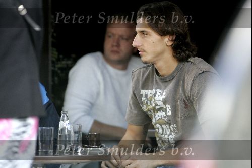 Amsterdam 28 augustus 2004
Zlatan Ibrahimovic op terras op pc Hooftstraat