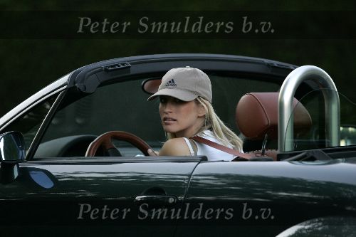 Weesp 2 augustus 2005
Anouk Smulders in audi tt cabrio